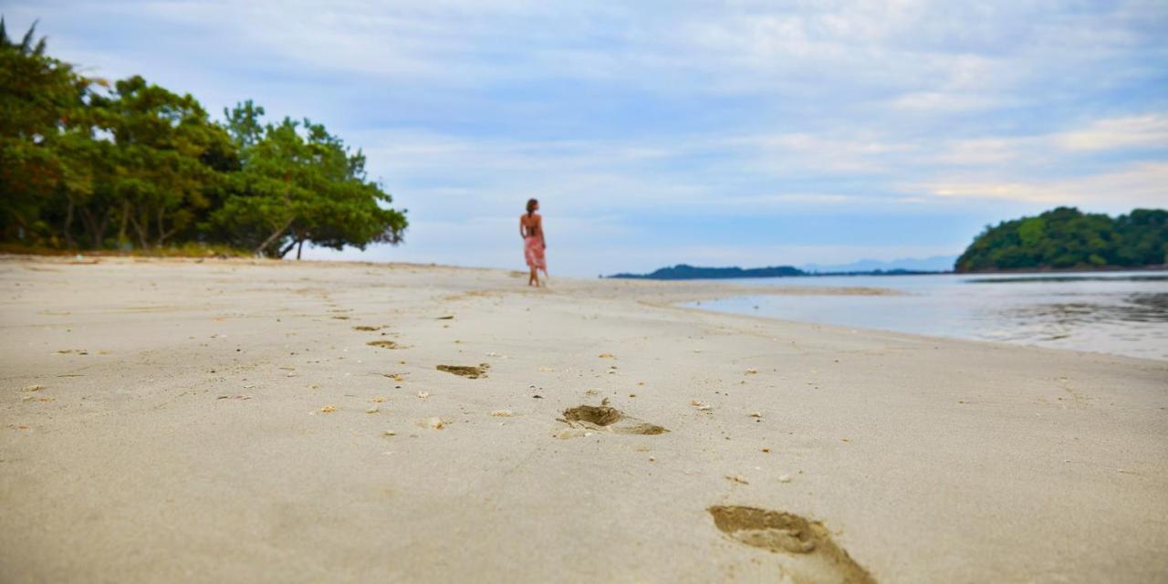 Pearl Beach Resort Gili Asahan Exterior photo